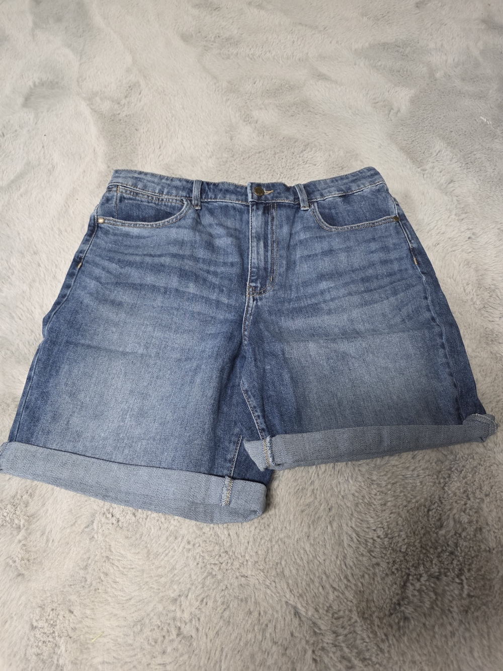 NWT Wrangler Classic Light Blue Denim Roll-Cuff Women's Shorts